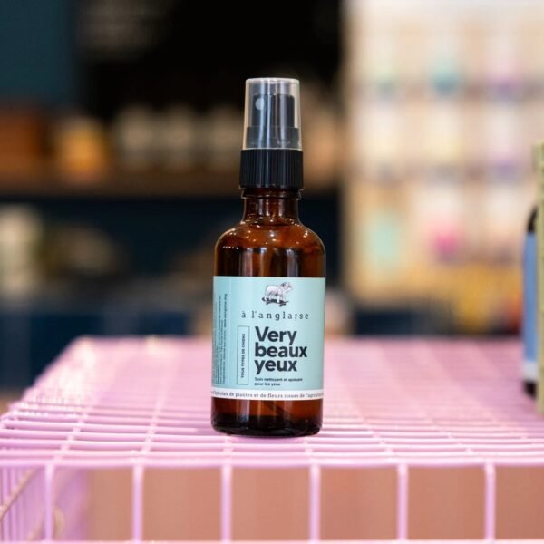 Soin nettoyant et apaisant pour les yeux