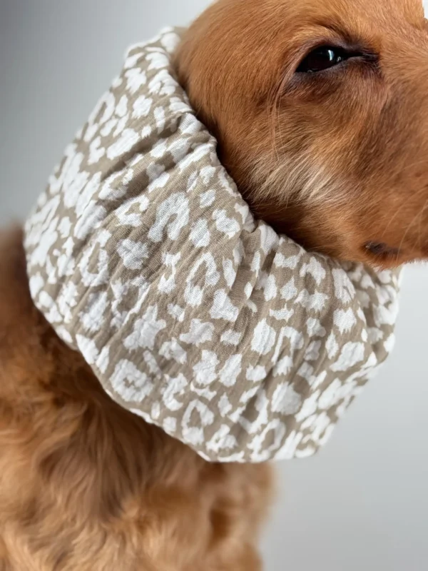 Snood en gaze de coton à motifs léopard beige – Image 2