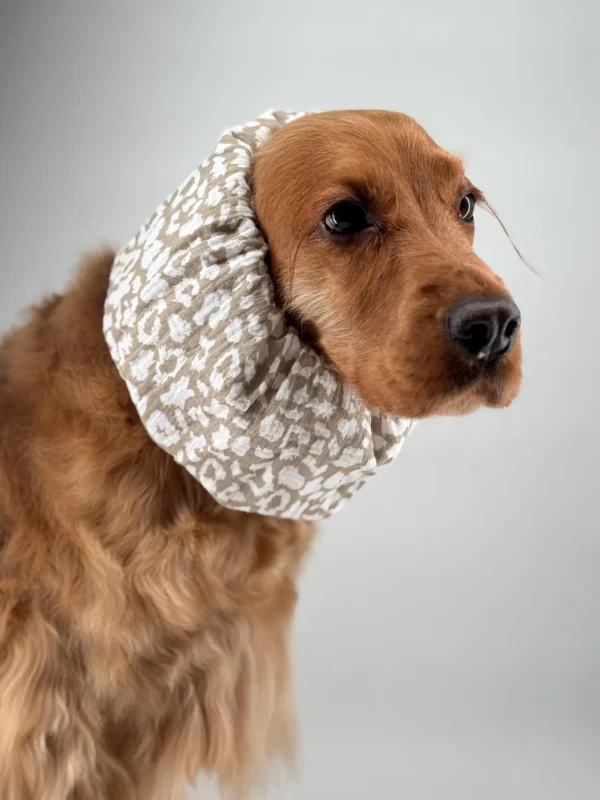 Snood en gaze de coton à motifs léopard beige