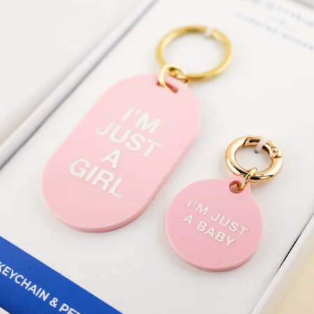Coffret porte-clés et médaille "I'm Just A Girl"