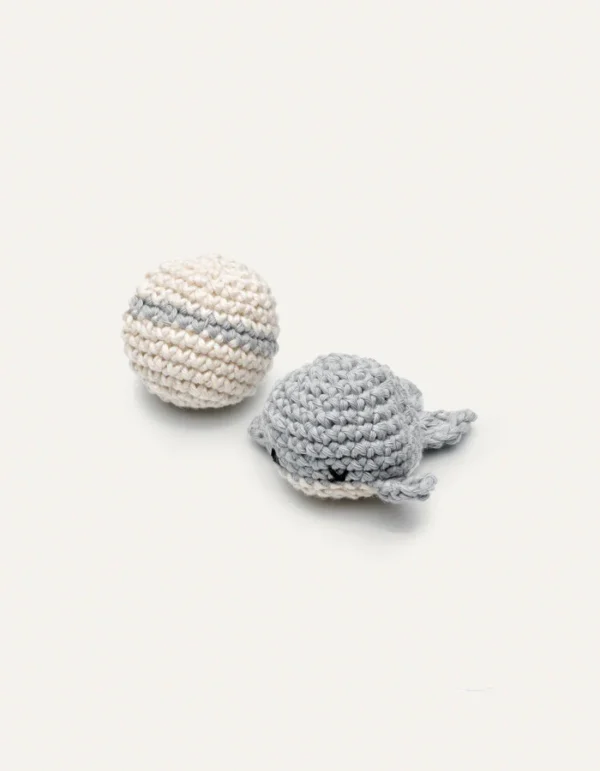 Baleine et balle en crochet