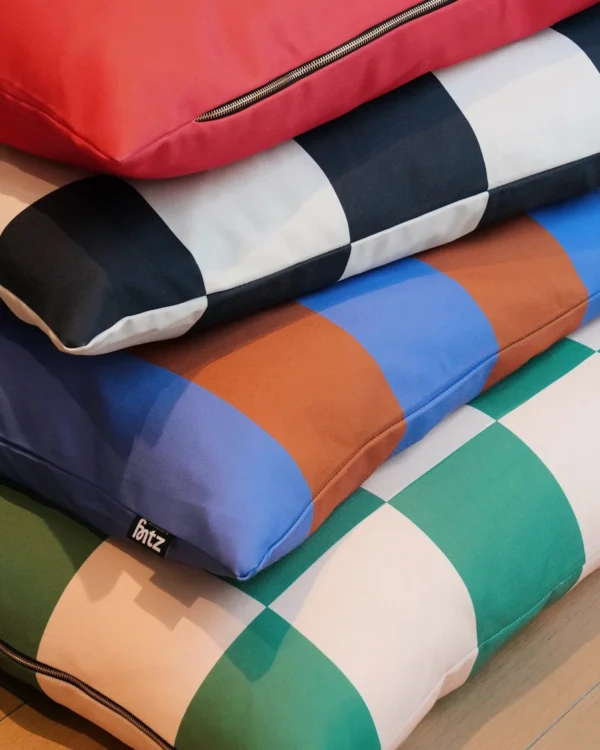 Coussin à damiers noirs et blancs – Image 4