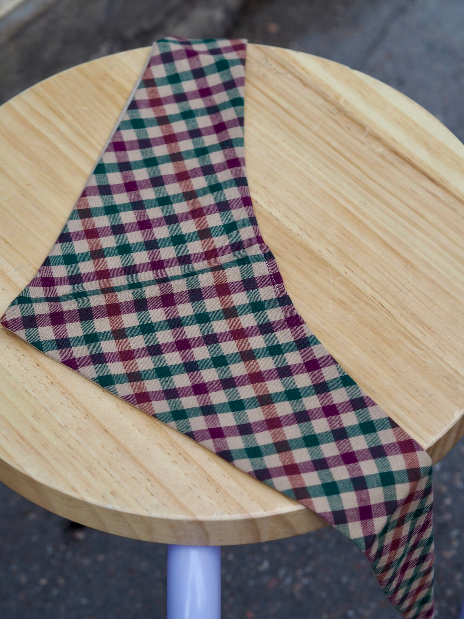 Bandana réversible à nouer <br> Vichy Bordeaux & Vert – Image 4
