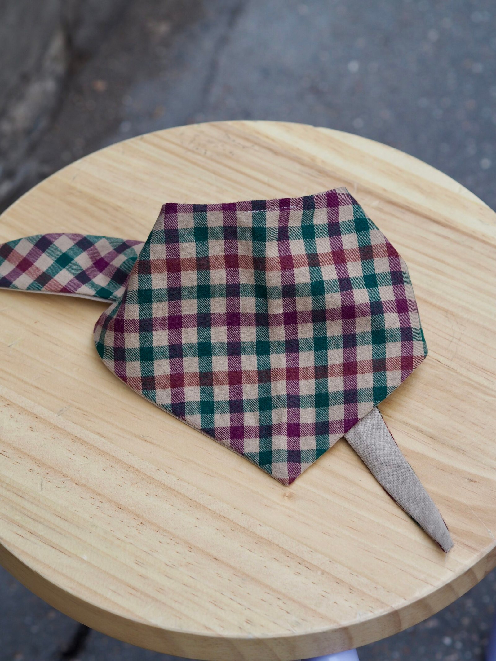Bandana réversible à nouer <br> Vichy Bordeaux & Vert – Image 3