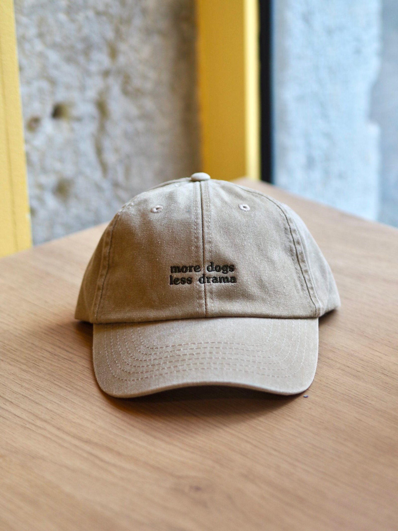 Casquette vintage “More dogs, <br>less drama” – Image 2