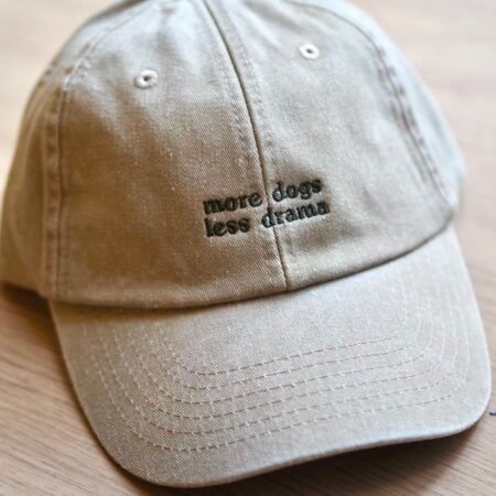 Casquette vintage “More dogs, <br>less drama”