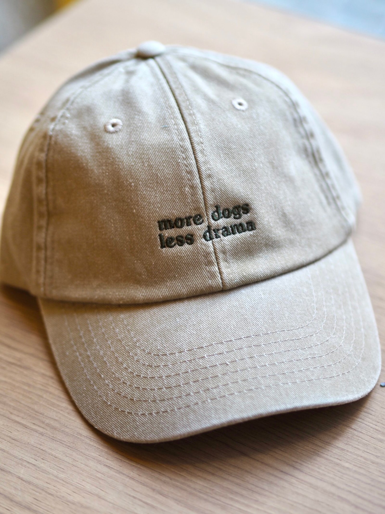 Casquette vintage “More dogs, <br>less drama”