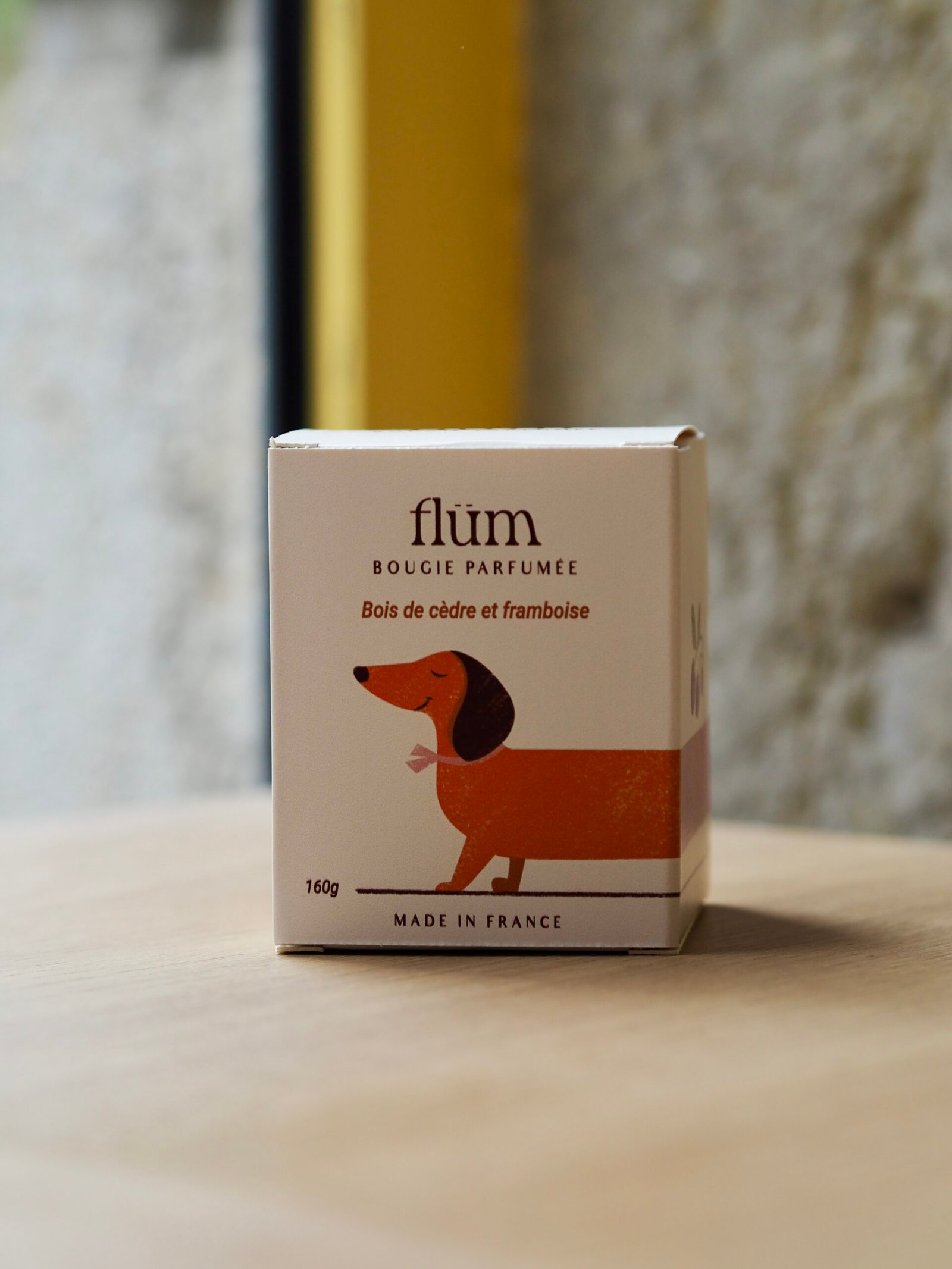 Bougie parfumée “Teckel” — Bois <br>de cèdre & framboise
